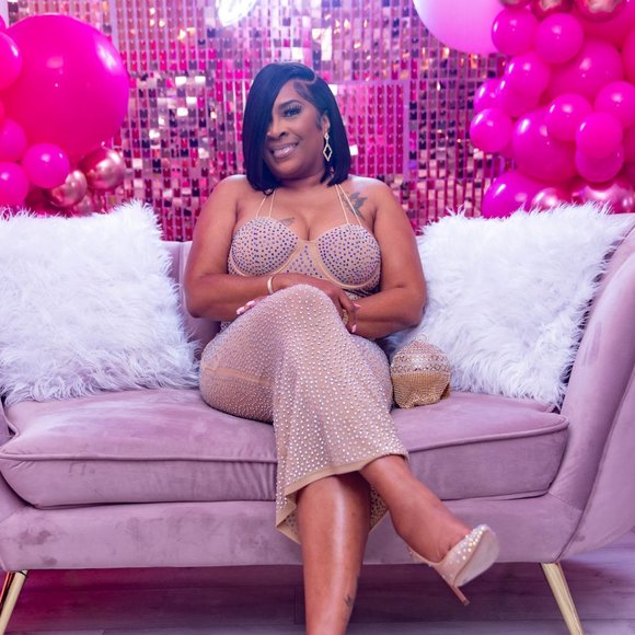 Meet your Posher, Antoinette - Picture 3 of 3